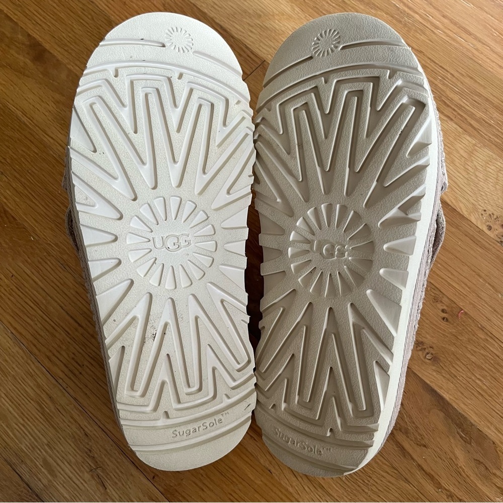 UGG Goldenstar Cross Slide - Picture 4 of 7
